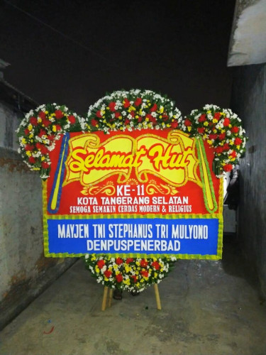 Bunga Papan Congratulation di hulu sungai